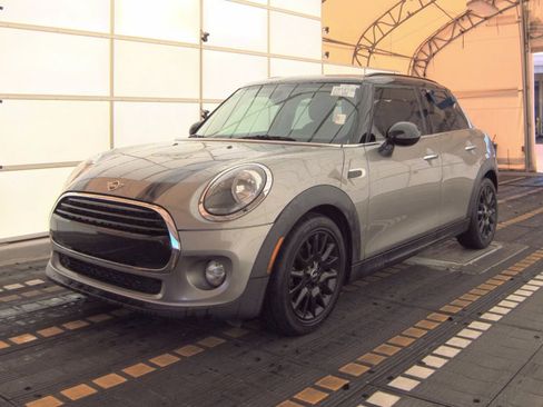 Used 2019 MINI Cooper 4-Door Hardtop image 1
