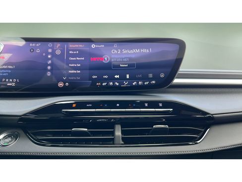 Used 2025 Buick Enclave Avenir w/ Super Cruise Package AWD/4WD image 17