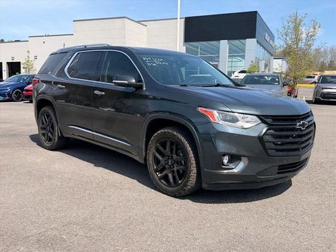 Used 2020 Chevrolet Traverse Premier w/ LPO, Blackout Package FWD image 12