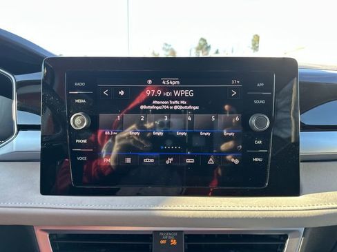 Certified 2025 Volkswagen Taos SE image 24