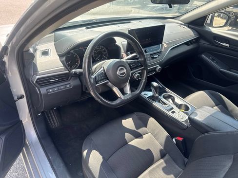Used 2024 Nissan Altima 2.5 SV w/ SV Premium Package FWD image 16