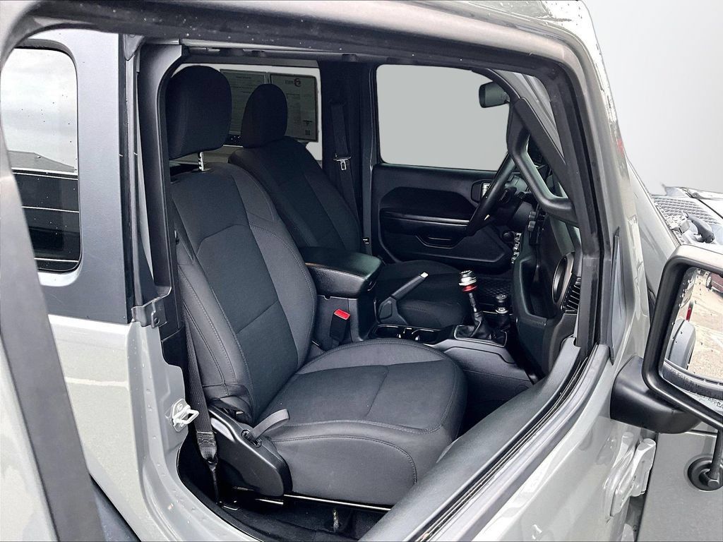 Used 2019 Jeep Wrangler Sport AWD/4WD image 8