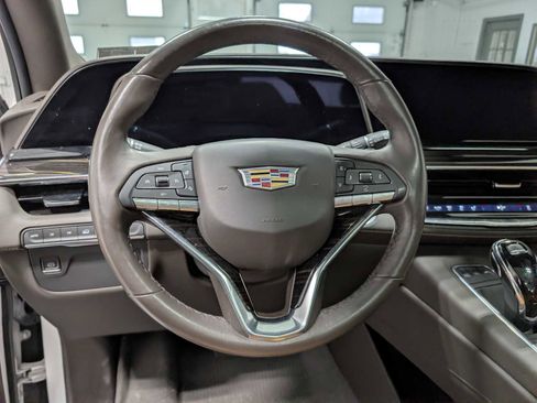 Used 2023 Cadillac Escalade Premium Luxury image 42