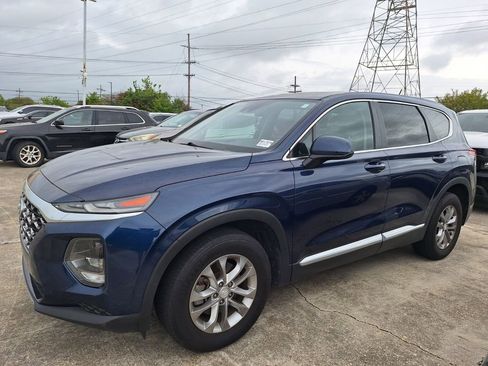 Used 2019 Hyundai Santa Fe SE image 1