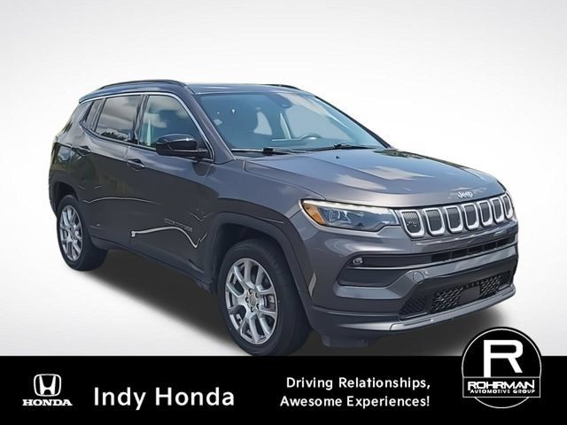 Used 2022 Jeep Compass Latitude w/ Sun and Sound Group AWD/4WD image 2