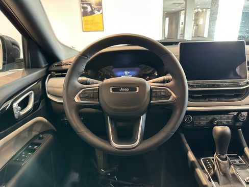 Used 2025 Jeep Compass Limited image 28