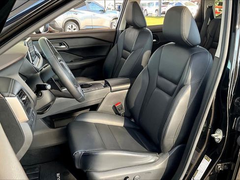 Used 2023 Nissan Rogue SV w/ SV Premium B Package image 8