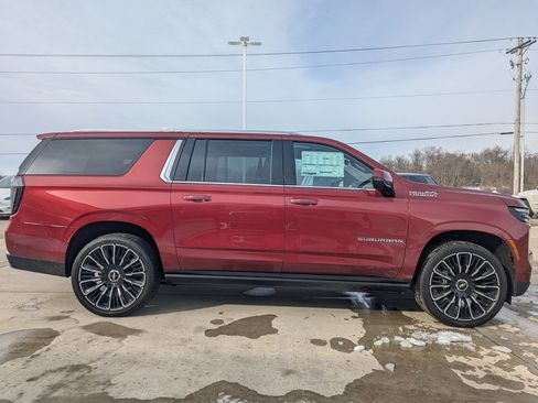 New 2026 Chevrolet Suburban High Country image 6