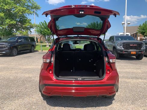 Used 2021 Nissan Kicks SV FWD image 7