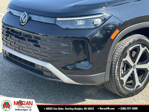 Used 2025 Volkswagen Tiguan SE w/ Panoramic Sunroof Package AWD/4WD image 7