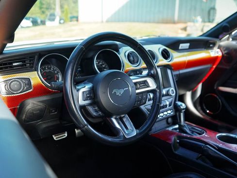 Used 2019 Ford Mustang Premium image 7