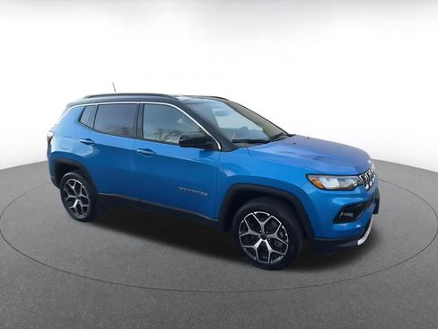 Used 2025 Jeep Compass Limited image 2