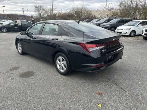 Used 2023 Hyundai Elantra SE w/ Cargo Package image 5