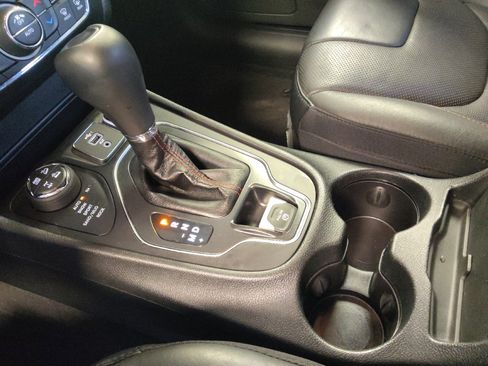 Used 2021 Jeep Cherokee Trailhawk w/ Sun, Sound & Nav Group AWD/4WD image 26
