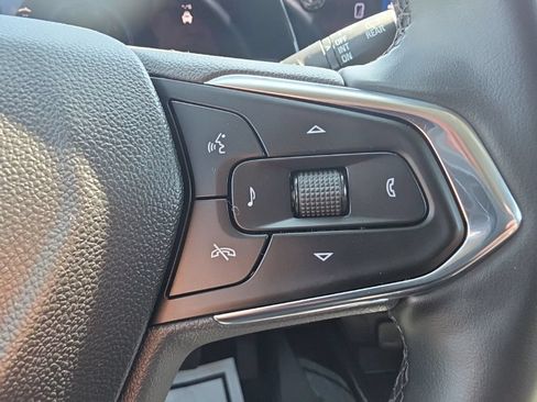 Certified 2025 Chevrolet Trax LT w/ Driver Confidence Package FWD image 11