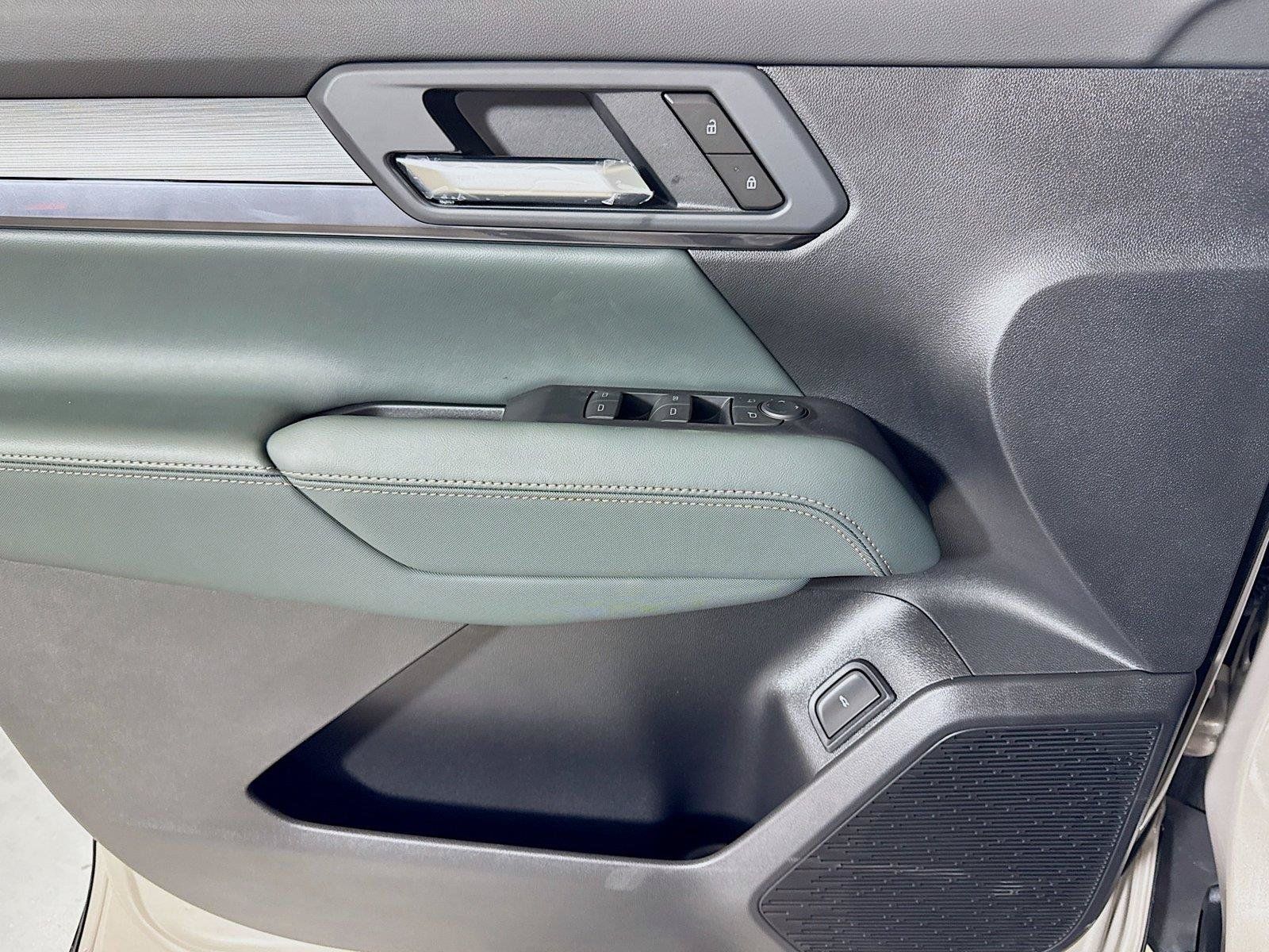 New 2027 GMC Terrain AT4 w/ Technology Package II AWD/4WD image 16