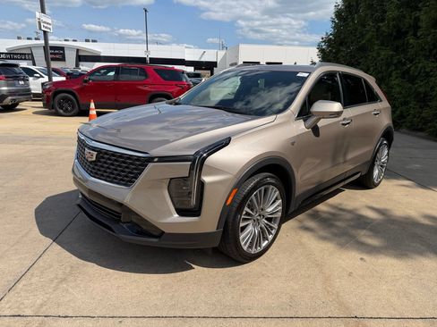 Used 2024 Cadillac XT4 Premium Luxury AWD/4WD image 7