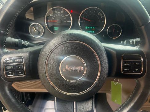 Used 2013 Jeep Wrangler Unlimited Sahara w/ Connectivity Group AWD/4WD image 21
