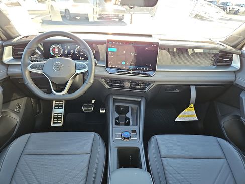 New 2026 Volkswagen Tiguan SE R-Line image 9