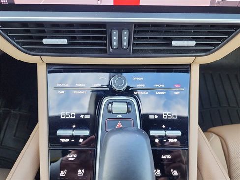 Used 2020 Porsche Cayenne Base image 24