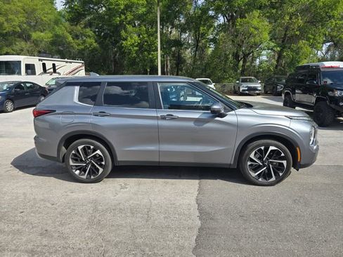 Used 2024 Mitsubishi Outlander SE image 3