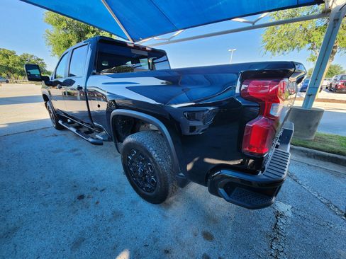 Used 2024 Chevrolet Silverado 2500 LT w/ Midnight Edition AWD/4WD image 3