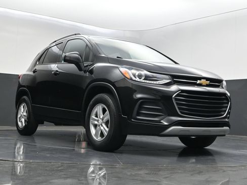 Used 2021 Chevrolet Trax LT w/ Driver Confidence Package AWD/4WD image 32