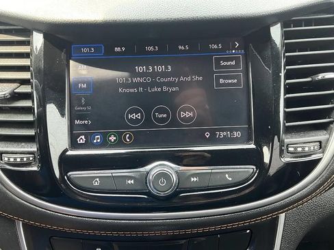 Used 2020 Chevrolet Trax LT w/ LT Convenience Package AWD/4WD image 18
