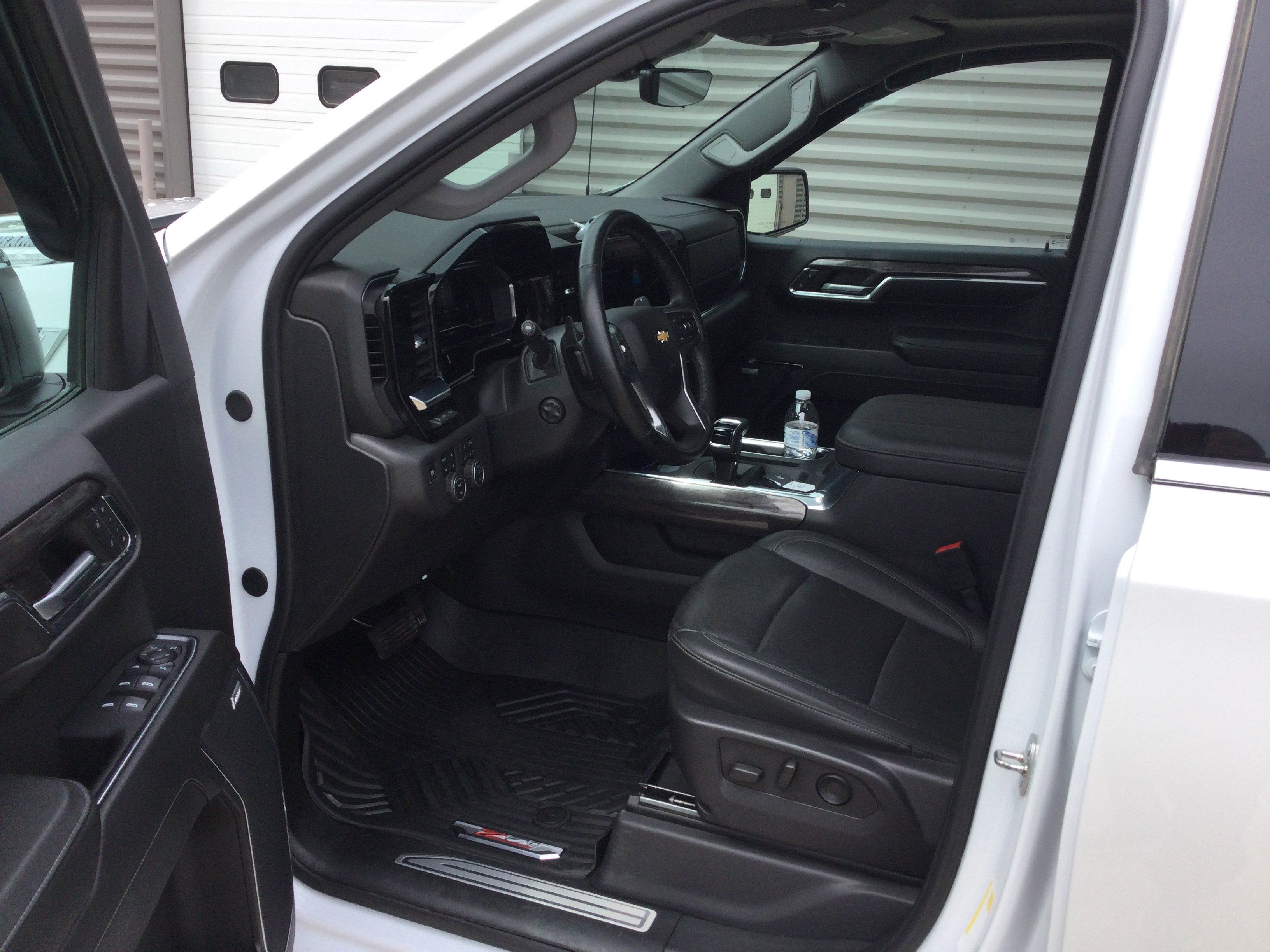 Used 2024 Chevrolet Silverado 1500 LTZ w/ LTZ Premium Package AWD/4WD image 13
