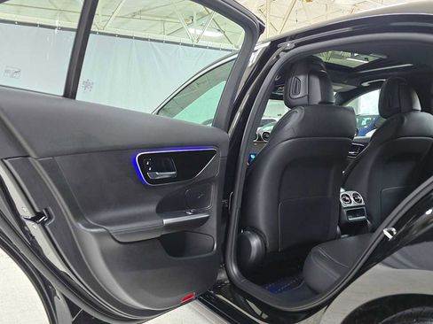 Used 2025 Mercedes-Benz C 300 4MATIC Sedan image 15