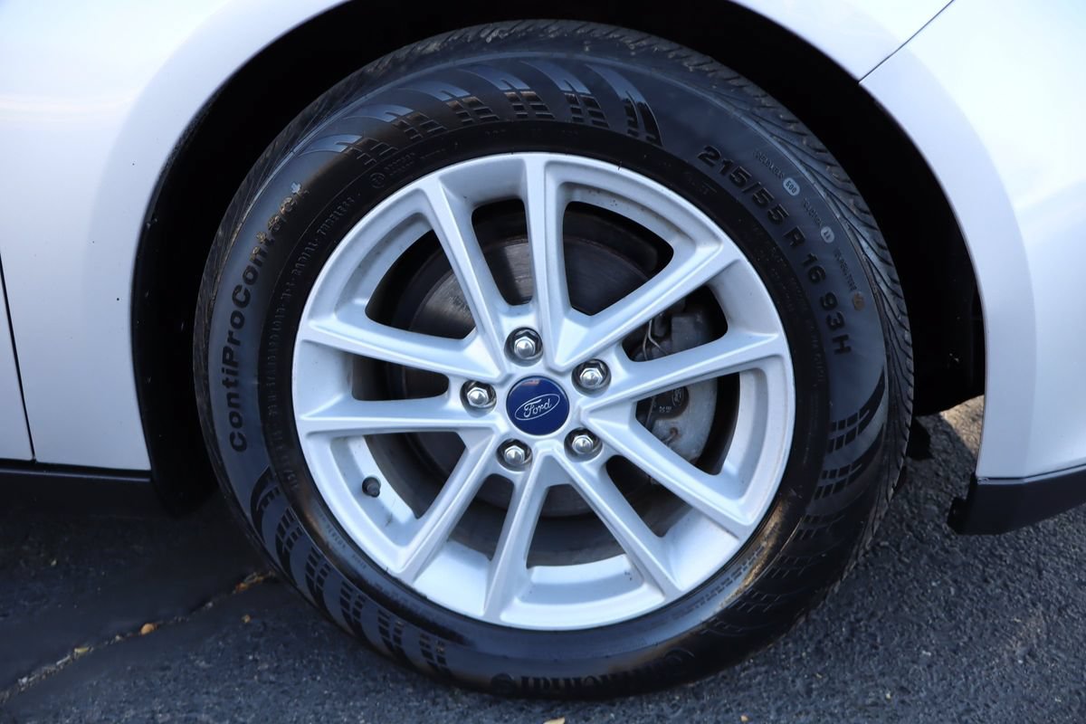 Used 2018 Ford Focus SE w/ Cold Weather Package FWD image 42