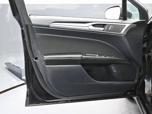 Used 2020 Ford Fusion SE image 39