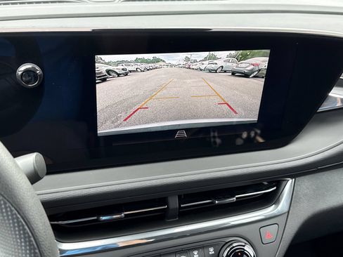 Used 2025 Buick Envista Preferred FWD image 21