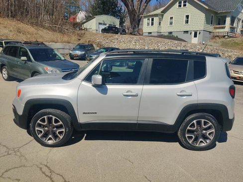 Used 2015 Jeep Renegade Latitude AWD/4WD image 3