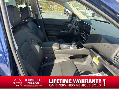 New 2026 Nissan Pathfinder SL image 30