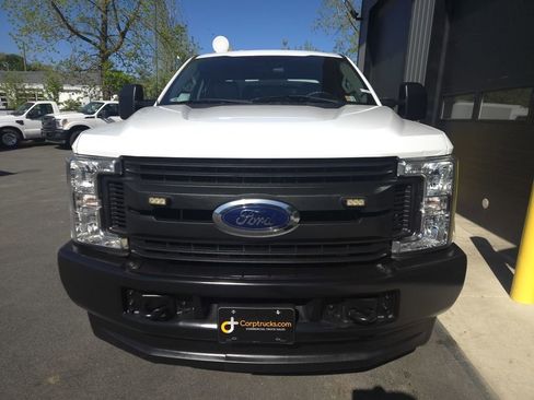 Used 2018 Ford F250 XL w/ Snow Plow/Camper Package AWD/4WD image 9