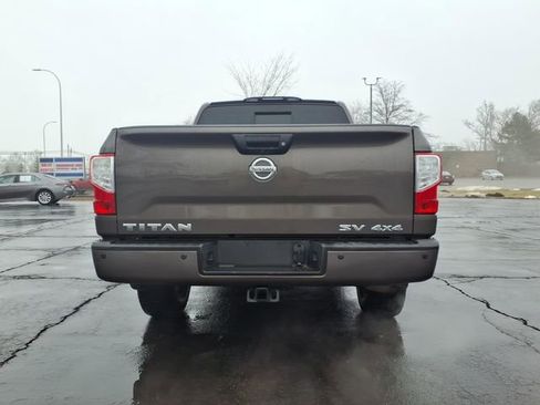 Used 2018 Nissan Titan SV w/ SV Convenience Package image 7