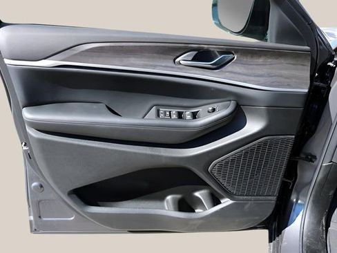 New 2026 Jeep Grand Cherokee Altitude image 10