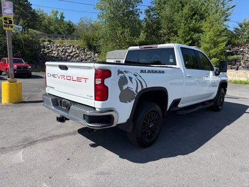 Used 2022 Chevrolet Silverado 2500 LT w/ Convenience Package AWD/4WD image 5