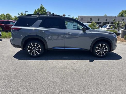 New 2026 Nissan Pathfinder Platinum w/ Lighting Package AWD/4WD image 8