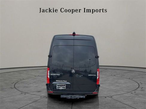 Used 2022 Mercedes-Benz Sprinter 3500 image 4