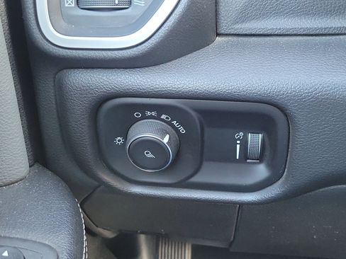 Used 2022 RAM 3500 Big Horn image 12