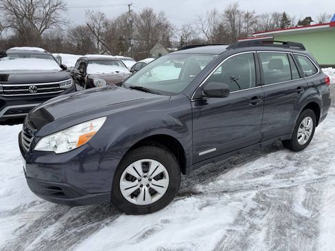 Used 2011 Subaru Outback 2.5i image 3