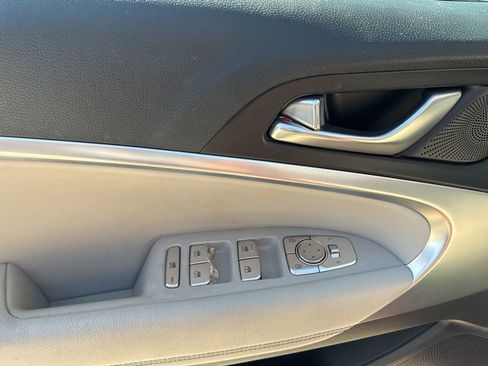 Used 2020 Genesis G70 2.0T AWD/4WD image 17