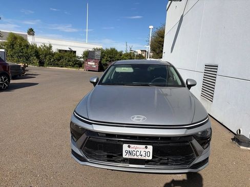 Used 2025 Hyundai Sonata SEL FWD image 2
