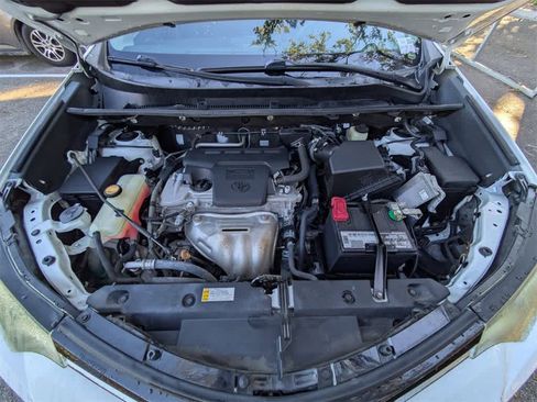 Used 2018 Toyota RAV4 LE image 14