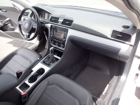 Used 2013 Volkswagen Passat 2.5 SE FWD image 12