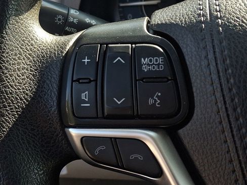 Used 2020 Toyota Sienna L image 19