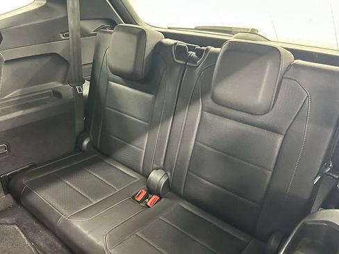 Used 2020 Volkswagen Tiguan SE R-Line image 8