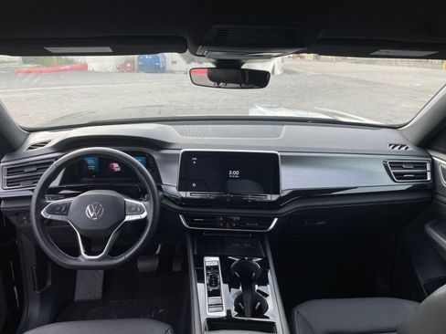 Used 2025 Volkswagen Atlas Cross Sport SE image 35